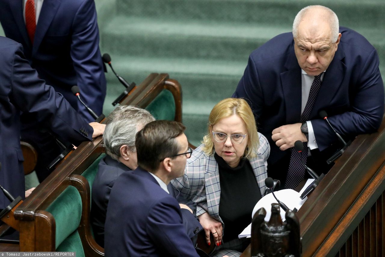 Czy przemysł będzie ograniczać produkcję? Firmy szykują się na wprowadzenie stopni zasilania