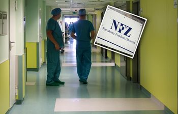 "Lekarze walizkowi" znikną ze szpitali? NFZ odkrywa karty ws. reformy