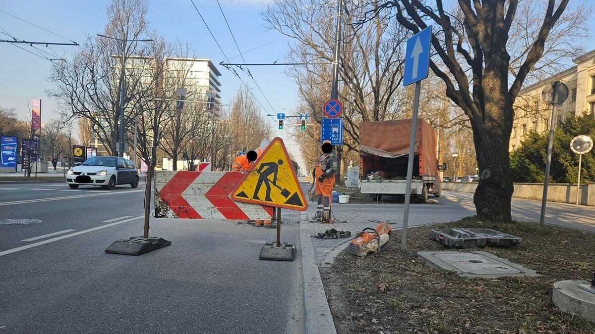 Prace drogowców na Al. Racławickich