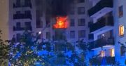 Ogień wychodził na balkon. Spłonęło mieszkanie na Woli