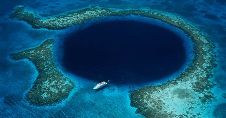 Przewiercili się przez Wielką Błękitną Dziurę w Belize. Odkrycie niepokoi