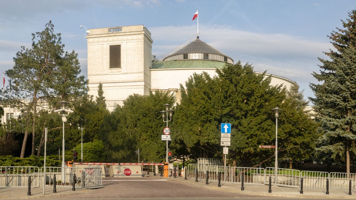 The building of the parliament of the Republic of PolandThe building of the parliament of the Republic of PolandMikeMareenparliament, polish, sejm, landmark, wiejska, building, white, exterior, green, power, politic