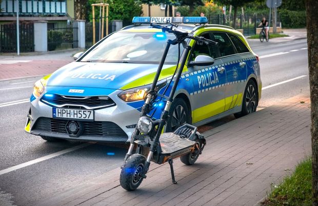 Wypadek 10-latka na hulajnodze w gminie Płońsk. Policja przypomina o zasadach bezpieczeństwa!