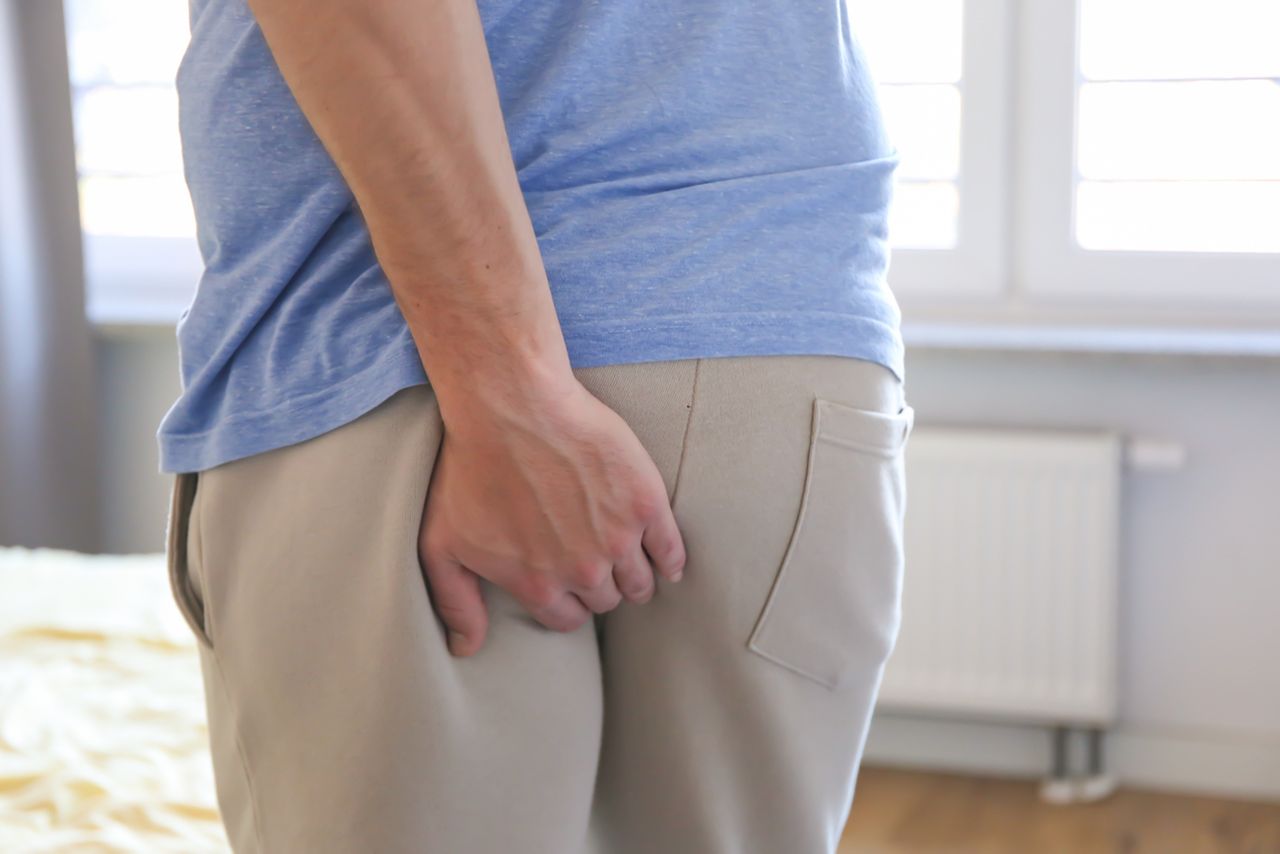 Wypryski na pośladkach – objawy, przyczyny, leczenie, zapobieganie