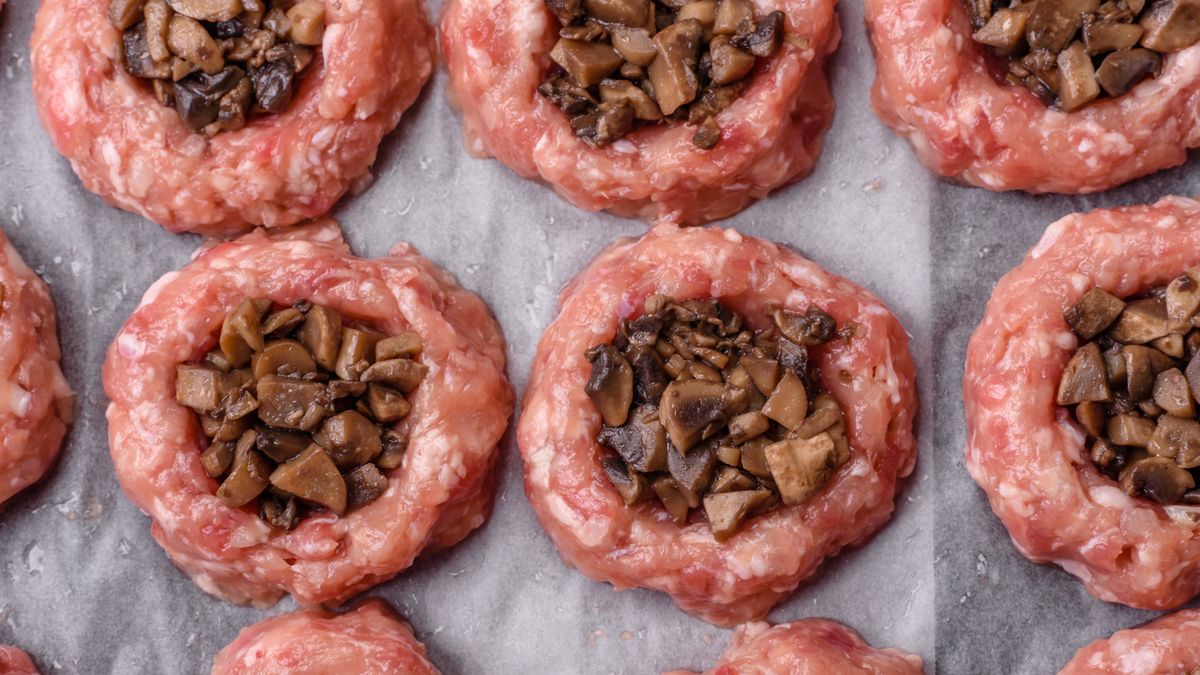 Kotlety z mięsa mielonego z dodatkiem farszu