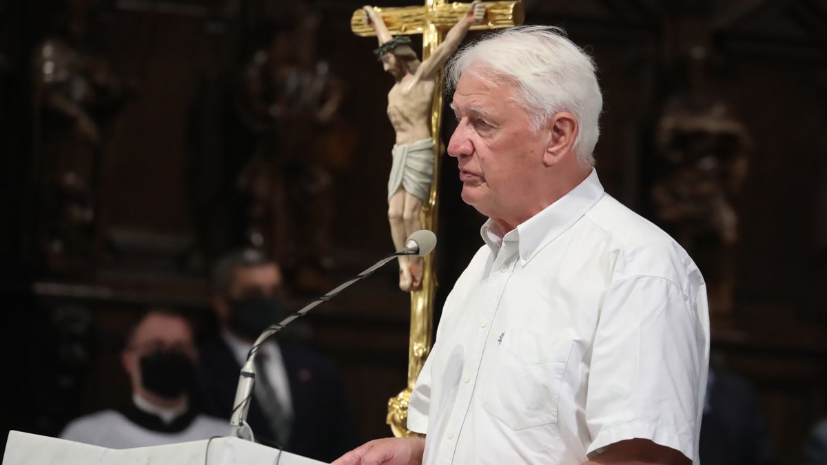 Krzysztof WyszkowskiTomasz Gzellcovid, covid-19, epidemia, koronawirus w Polsce, Krzysztof Wyszkowski, miesi�cznica, msza, obchody, pandemia, polityk polityka, SARS-CoV-2, smole�ska, stan epidemii