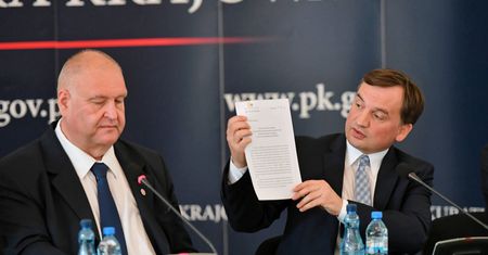 Dolnośląska prokuratura oskarżyła dwie osoby o planowanie zabójstwa zastępcy Zbigniewa Ziobry