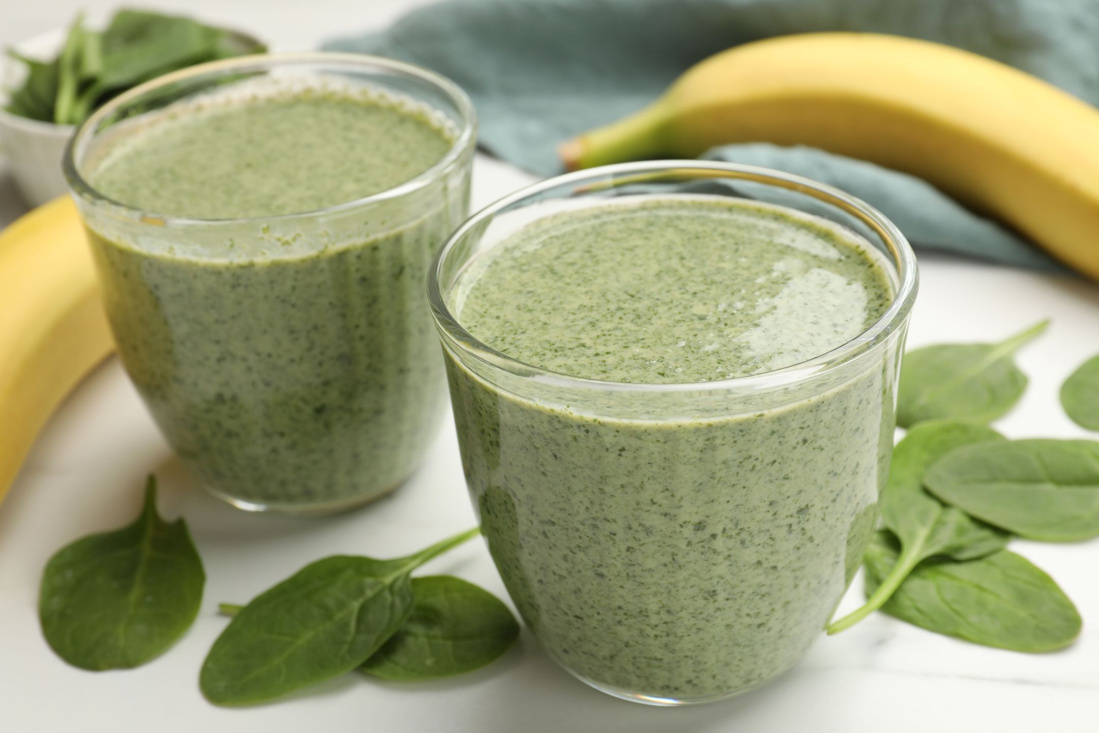 Gęste smoothie bananowo-szpinakowe