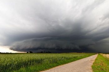 Pogoda na najbliższe dni: deszcz, burze i duże wahania temperatur