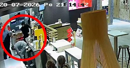 Pobicie w McDonaldzie. Policja pokazała film z napastnikami