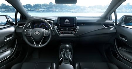 Toyota Auris odsłania wnętrze. Rewolucji nie ma, ale jest dobrze