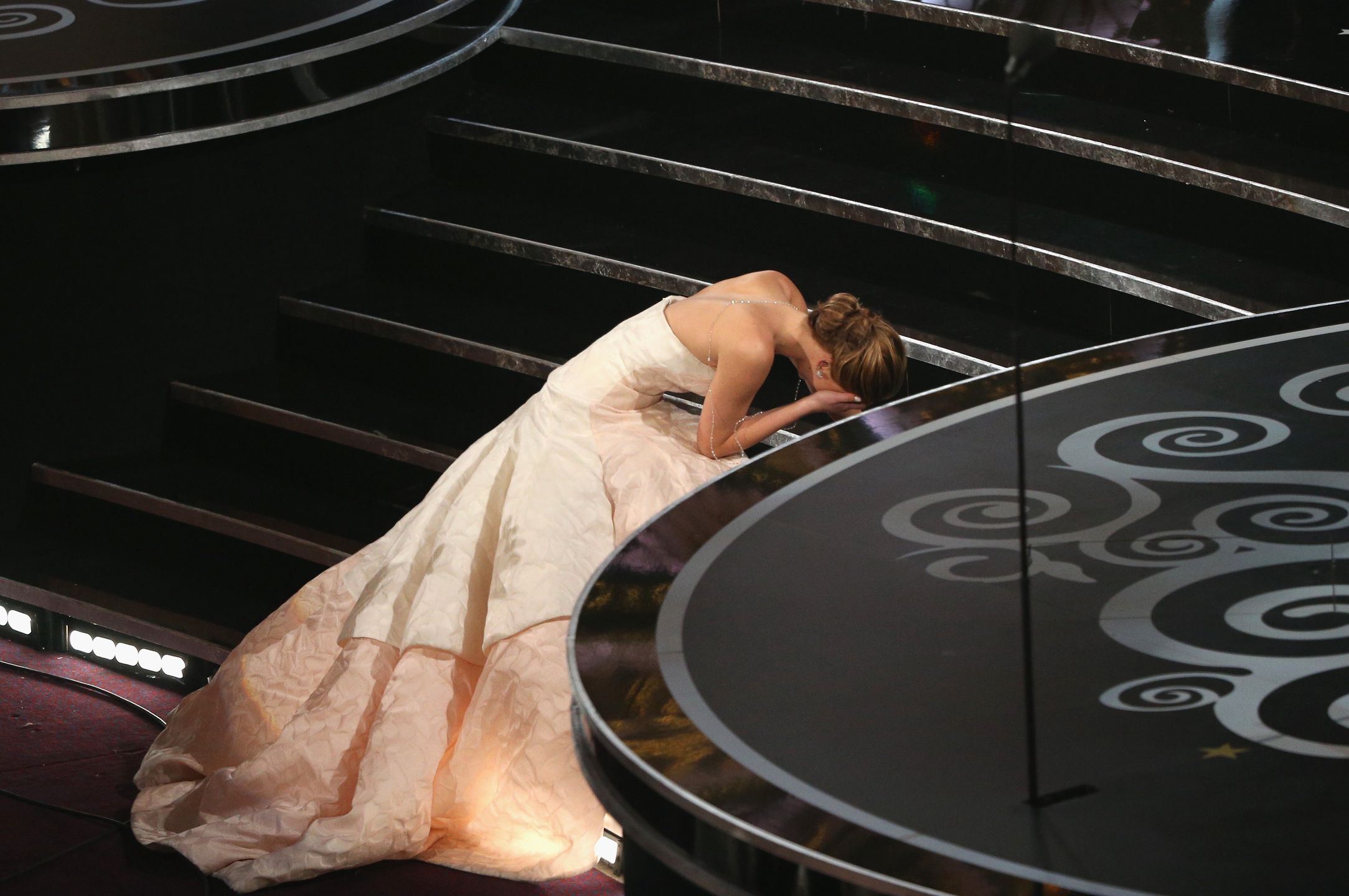 Słynny upadek Jennifer Lawrence
