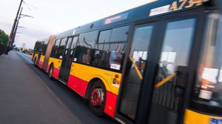 Warszawa: Pożar w autobusie. W pojeździe zapalił się silnik