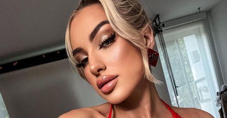Caroline Derpienski epatuje ogromnym dekoltem (FOTO)