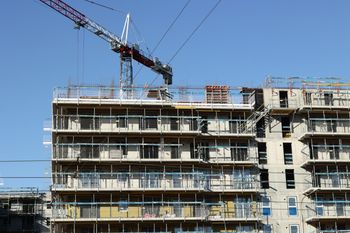 Niepokój deweloperów. W największych miastach na zakup czeka 62 tys. mieszkań