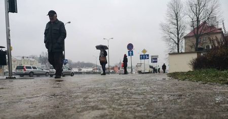 IMGW ostrzega. Opady marznącego deszczu w woj. lubelskim. Będzie zimno i mokro
