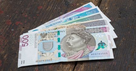 Paradoks płacy minimalnej. Sztuczna waluta pokazuje, ile naprawdę jest warta