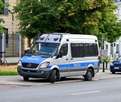 Makabryczne odkrycie na przystanku. Dzieci znalazły zielony worek