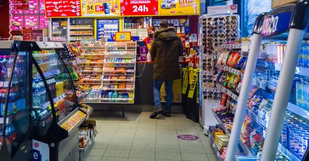 Pracuje na stacji paliw. "W święta najbardziej idzie wódka"