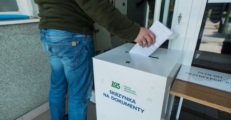 Praca. Od wtorku urzędy w Polsce pracują tylko zdalnie. Na razie przez dwa tygodnie.