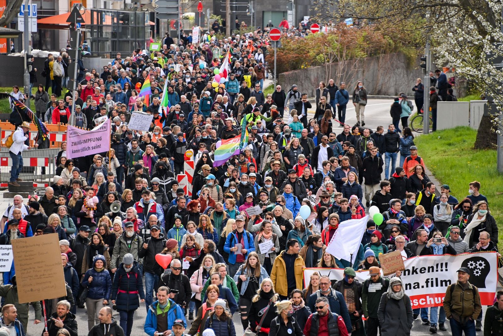  Protest koronasceptyków w Stuttgarcie