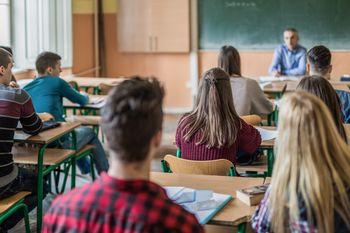 PISA: Polscy uczniowie w czołówce Europy. Ale szkołę oceniają fatalnie