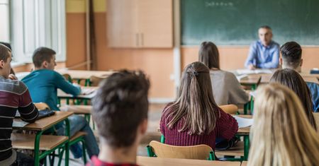 PISA: Polscy uczniowie w czołówce Europy. Ale szkołę oceniają fatalnie