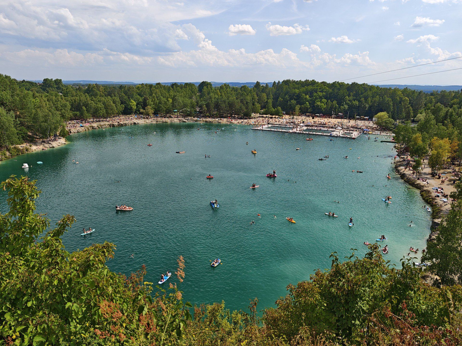 W Polsce też mamy Balaton, zdaniem wielu niewiele ustępujący temu na Węgrzech. Sprawdź, gdzie leży polskie jezioro Balaton, jakie atrakcje oferuje i jak tam dojechać.