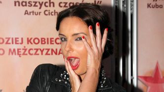 Kokieteryjna Agnieszka Włodarczyk pozdrawia z wanny. "Ależ ty masz rysy twarzy" (FOTO)