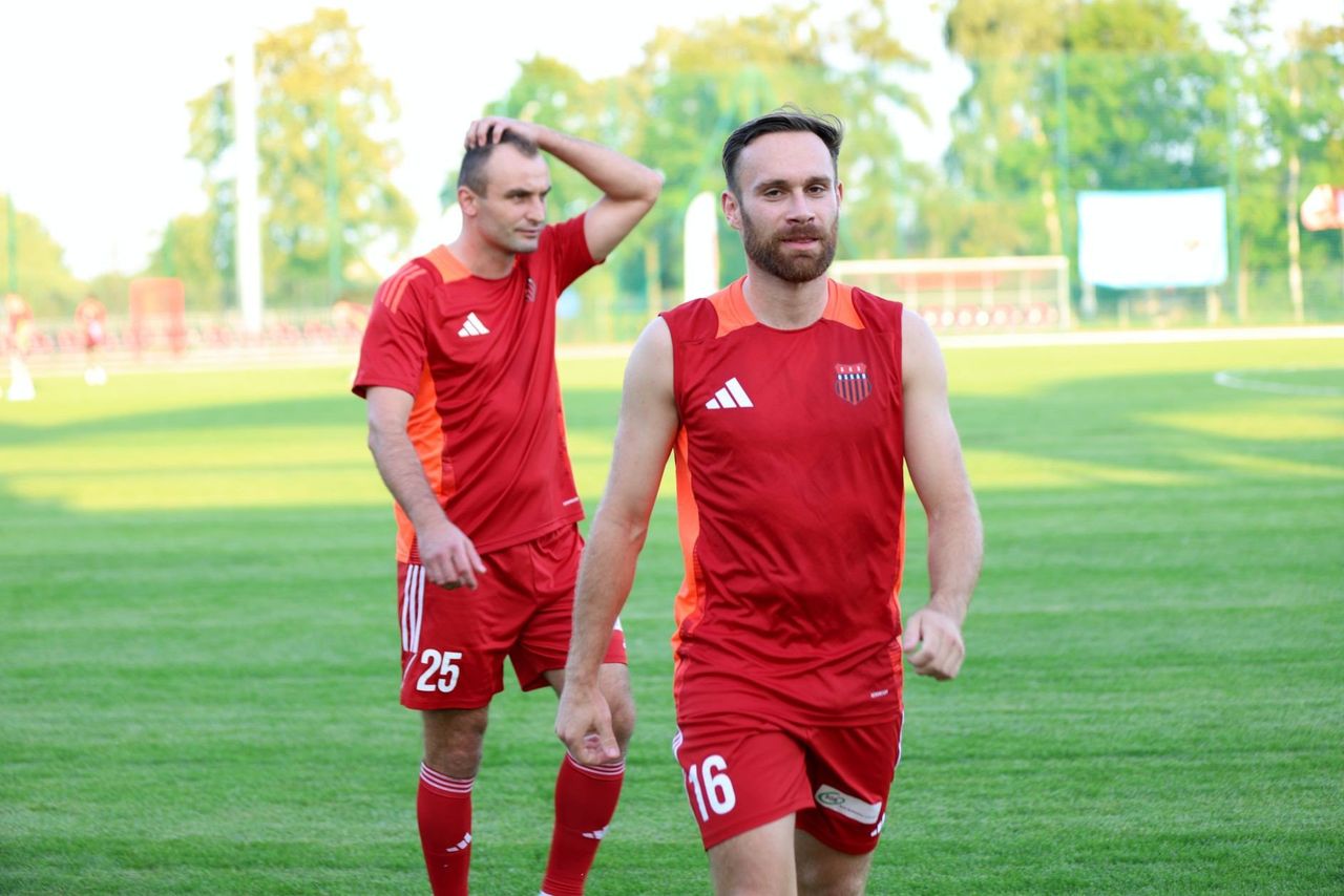 IV liga. Świetny mecz Oskara Przysucha i pierwsze zwycięstwo