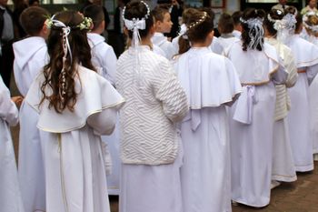 Komunia i drogie prezenty. Presja dotyka też niewierzących
