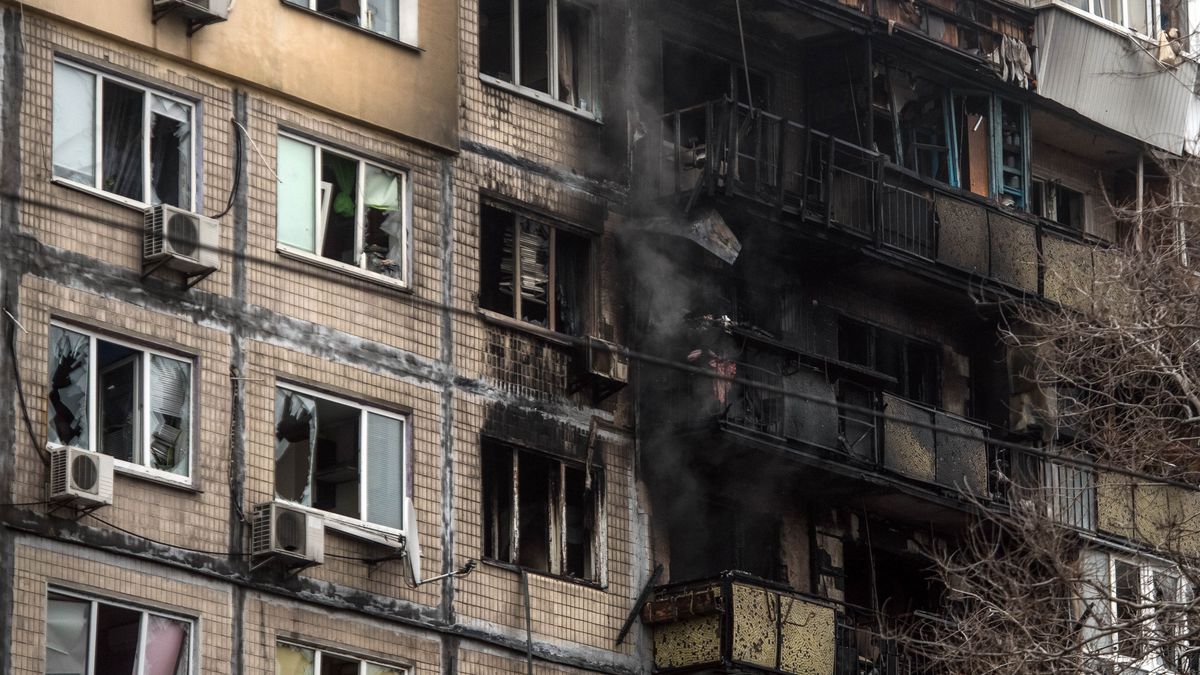 Zbombardowane przez rosyjbudynki mieszkalne w ukraińskim mieście
