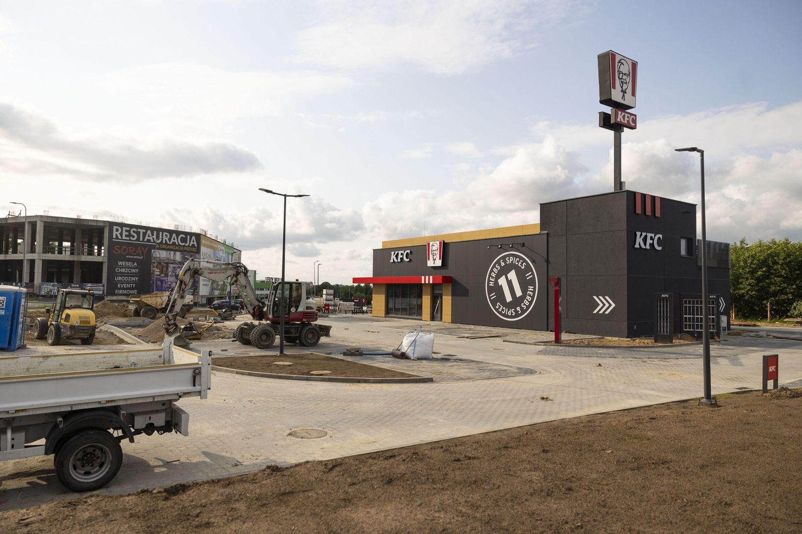 KFC Krakowska Wieliczka powstał przy DK 94 na granicy Wieliczki i Krakowa