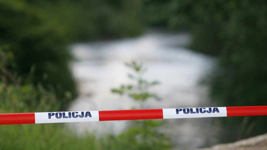 Do stawu w miejscowości Zakrzewek wpadł 46-latek. Mimo podjętej reanimacji, jego życia nie udało się uratować - mężczyzna zmarł.