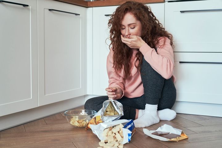 Bulimia to zaburzenie odżywiania, którego częścią jest nadmierne objadanie się, a następnie zwracanie spożytego pokarmu