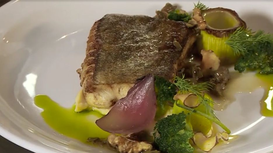 Mistrz kuchni zdradza przepis na idealne danie dla zakochanych - to dorsz z blanszowanym porem i kremem z selera