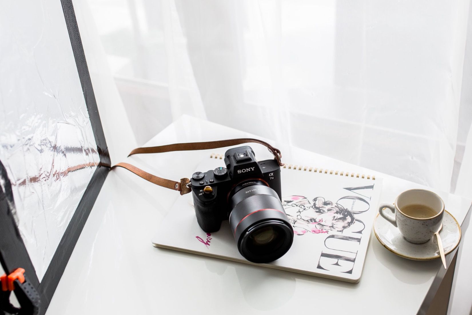 Jak wykonać podręczną blendę do fotografii produktowej? [zrób to sam] 1