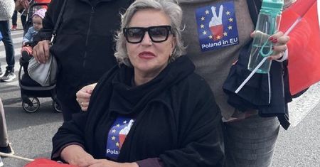 Janda na wózku inwalidzkim. Dołączyła do marszu