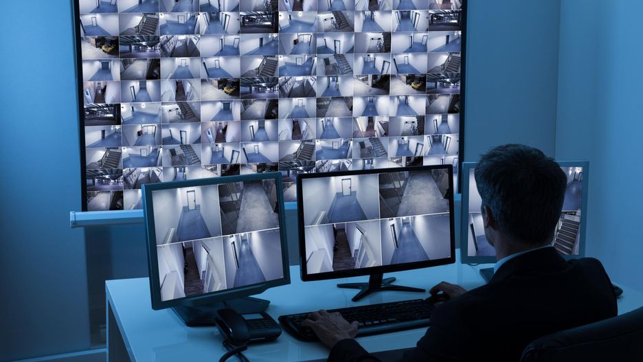 Ochroniarz niesłusznie oskarżył dziecko o kradzież