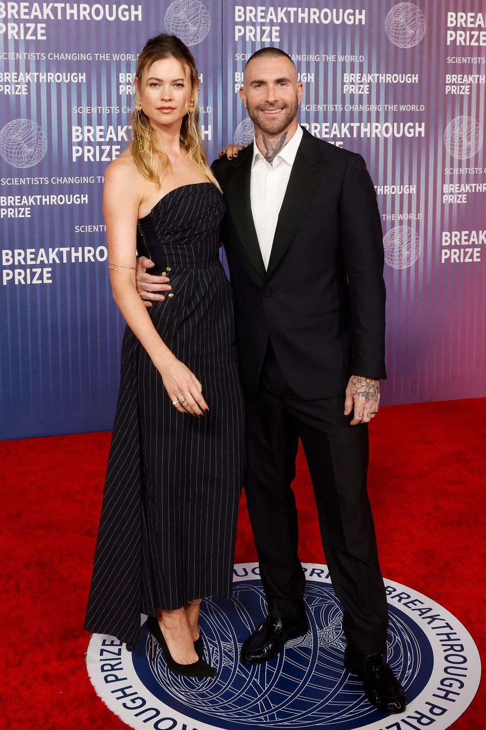Behati Prinsloo i Adam Levine