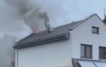 Gdańsk: Policjanci uratowali 91-latkę z płonącego domu
