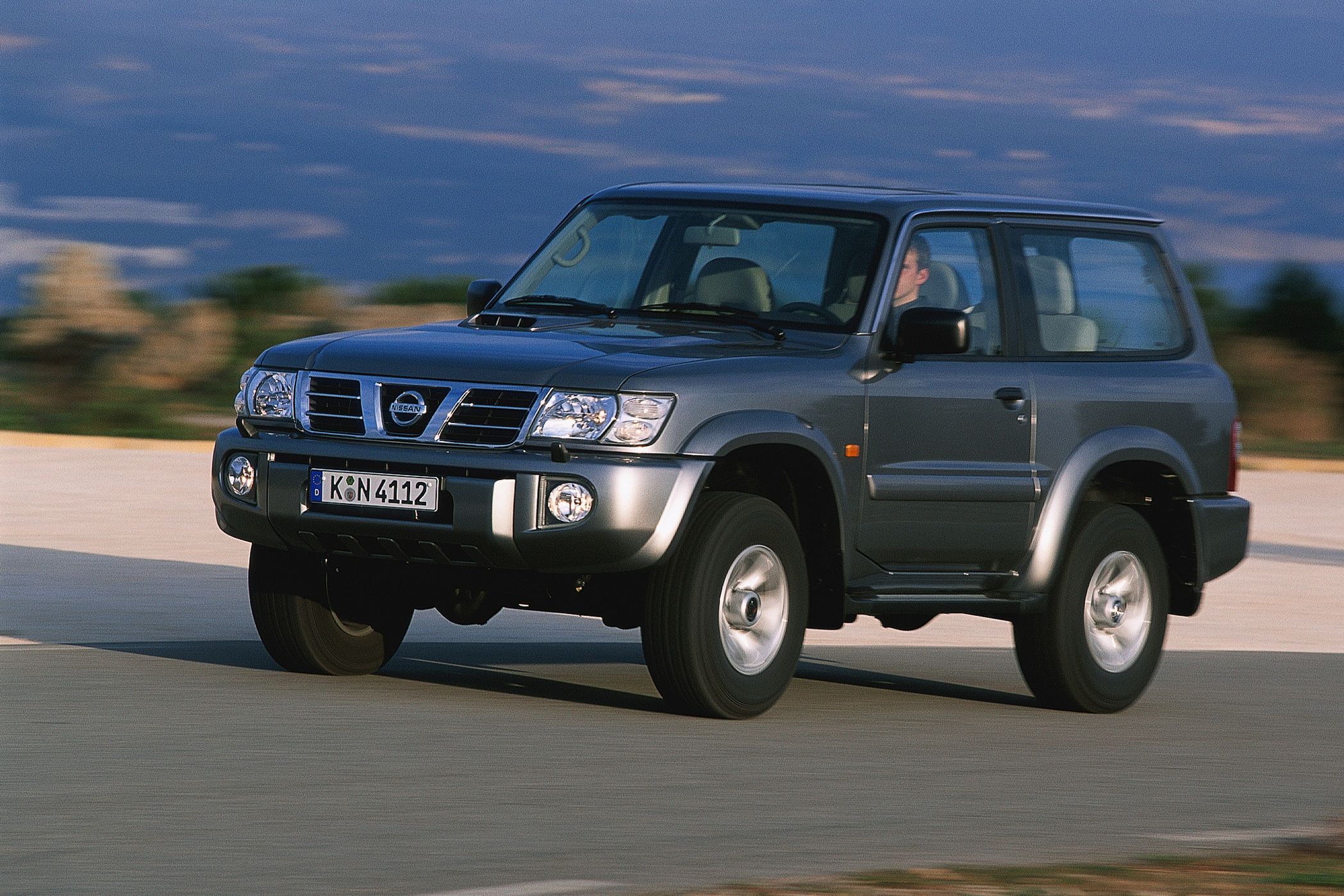Jak na ironię, póki Nissan Patrol Y61 jeździ po szosie, póty się nie psuje. To świetny samochód terenowy, ale z silnikiem... od BMW.