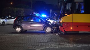 Grudziądz: Wypadek na al. 23 Stycznia. Auto zderzyło się z tramwajem