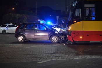 Grudziądz: Wypadek na al. 23 Stycznia. Auto zderzyło się z tramwajem