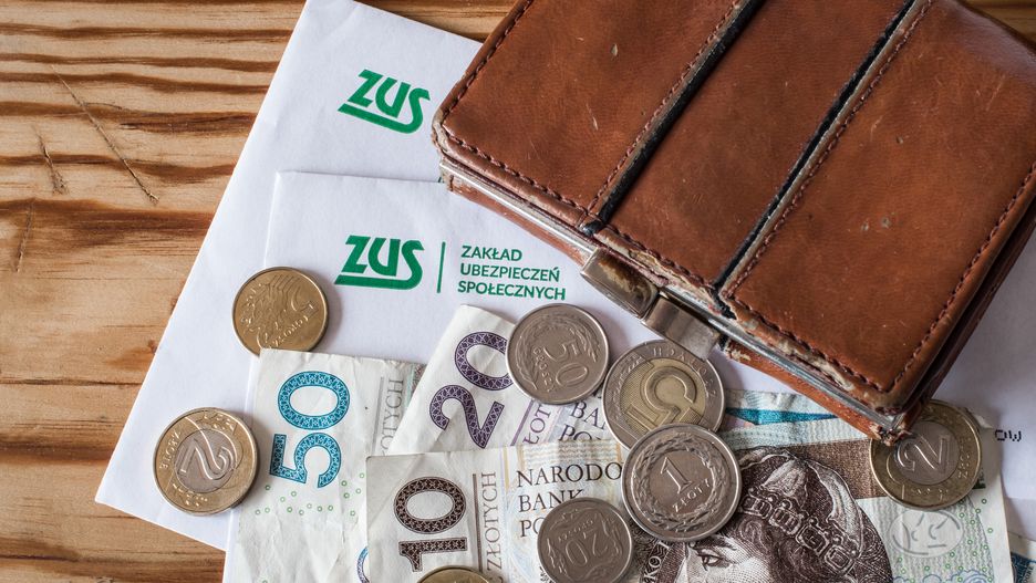 Blisko 80 proc. emerytur trafia na konta bankowe