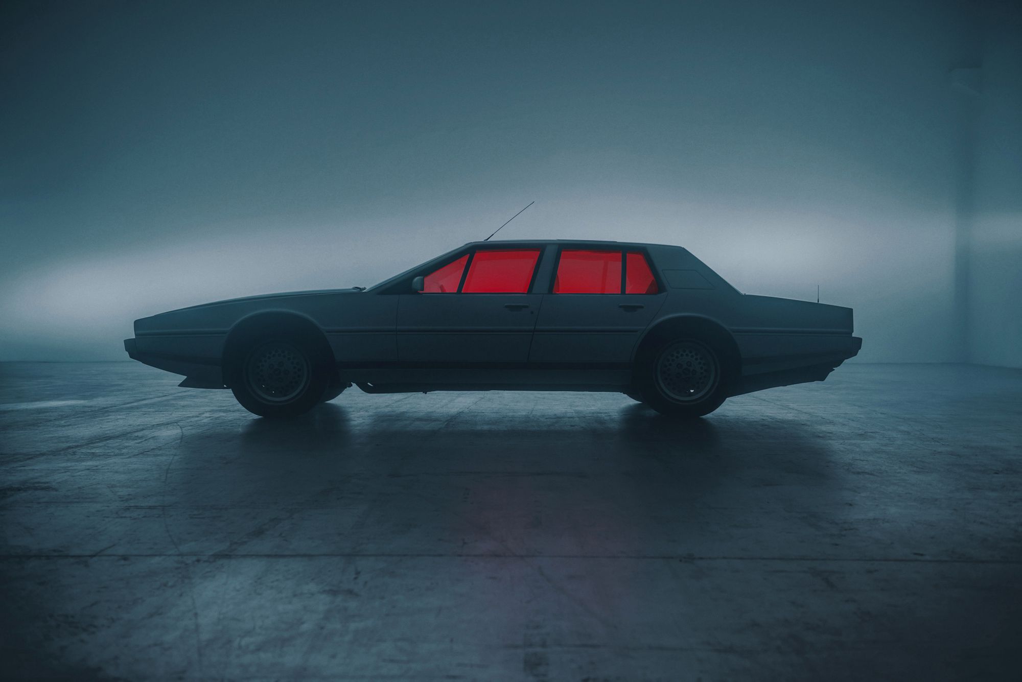Aston Martin Lagonda – legenda lat 80. ożywa na zdjęciach Tomka Olszowskiego 1