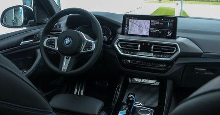 40 zł miesięcznie za podgrzewaną kierownicę. Tak wygląda wyposażenie w abonamencie BMW