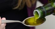 Dwie łyżki dziennie. Ten olej jest źródłem "witaminy młodości"