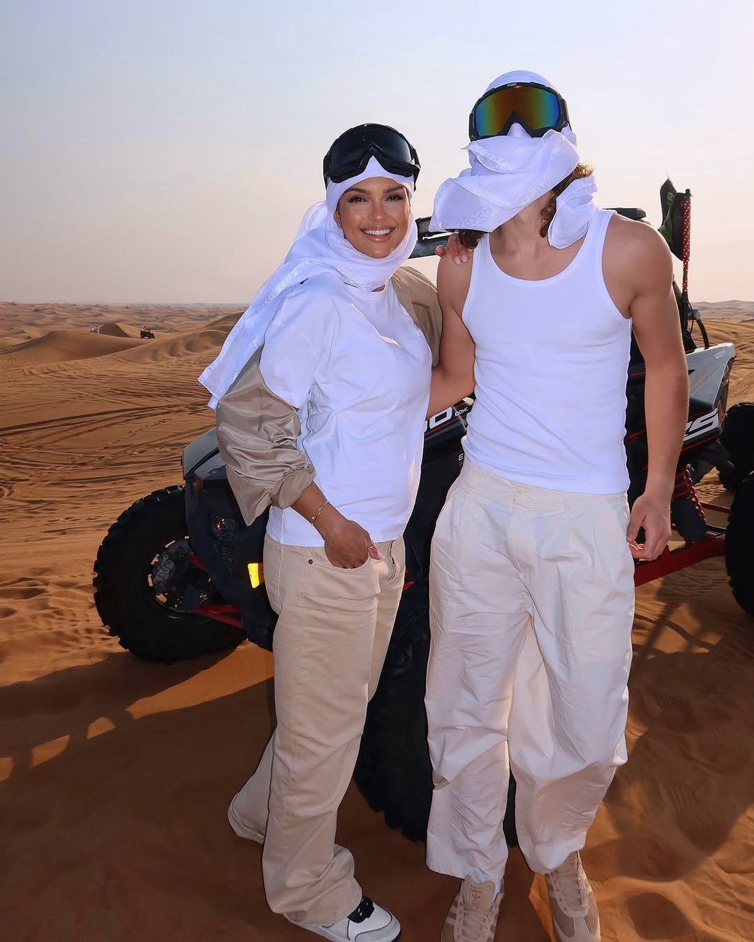 Klaudia El Dursi eksponuje ciążowy brzuch na wydmach w Dubaju