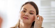 Chcesz pozbyć się zmarszczek? Kosmetyki nakładaj "metodą kanapkową"